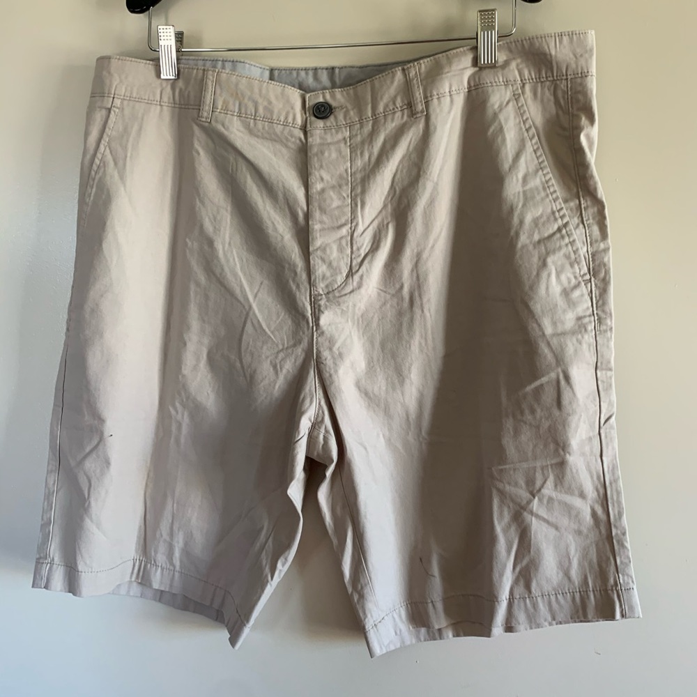 NWT H&M | Divided | Khaki Casual Cargo Minimalist Neutral Bermuda Shorts, 36